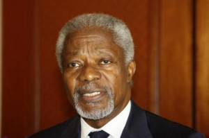Former UN Secretary-General Kofi Annan attends a news conference with former President of Tanzania Benjamin Mkapa in Nairobi