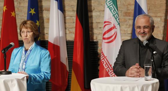 EU foreign policy chief Ashton and Iranian Foreign Minister Mohammad Zarif attend a news conference in Vienna