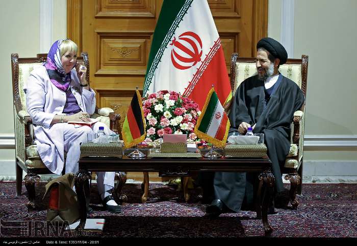 Claudia Roth & Aboutorabifard