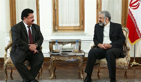Sri Lanka's Ambassador to Tehran Mohammad Feisal Razin (L) & Iranian Deputy Foreign Minister Morteza Sarmadi (R)